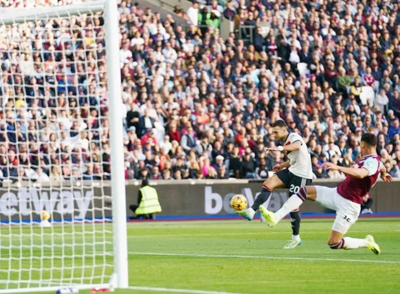 Pha bỏ lỡ của Dalot “góp phần” khiến Man.United thất bại trước West Ham và trực tiếp làm Erik Ten Hag phải mất việc Dalot.jpg