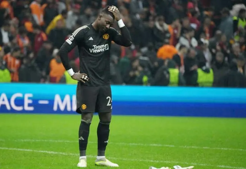 Những sai lầm của Onana khiến ông thầy Ten Hag và toàn đội rời cuộc chơi từ vòng bảng Champions League 2023-24 Onana.jpg