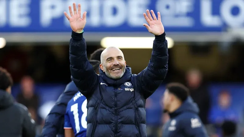 HLV Enzo Maresca thừa nhận rất vui khi người hâm mộ Chelsea hô vang tên ông ở chiến thắng 5-1 tại Southampton.