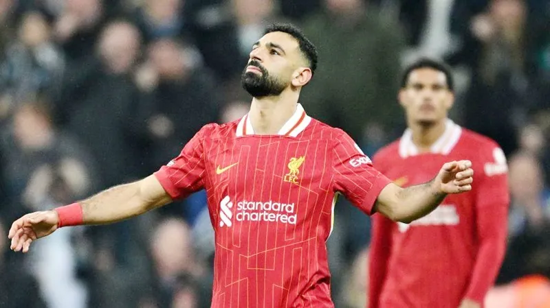 Liverpool hòa 3-3 đầy kịch tính với Newcastle trong ngày Mohamed Salah tiếp tục chói sáng.