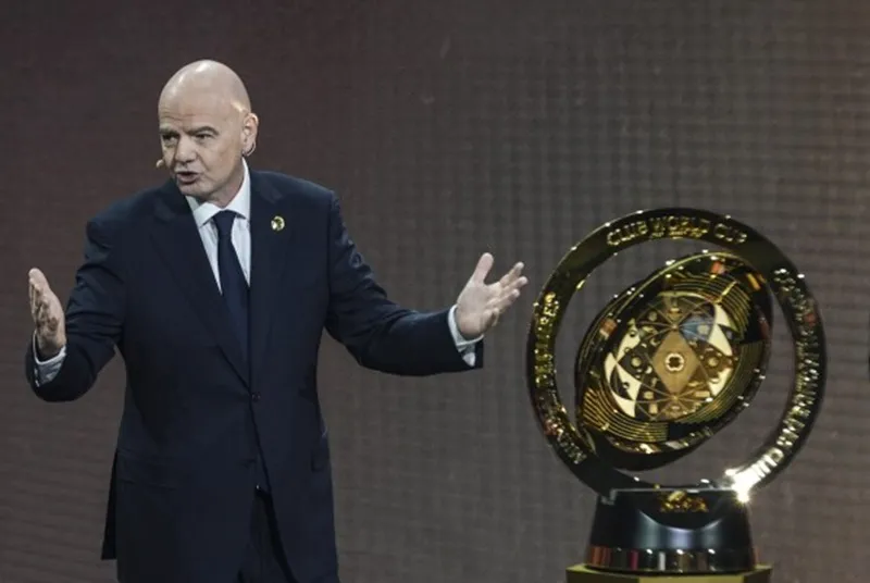 Chủ tịch FIFA Gianni Infantino phát biểu trong lễ bốc thăm. Al Ahly.jpg