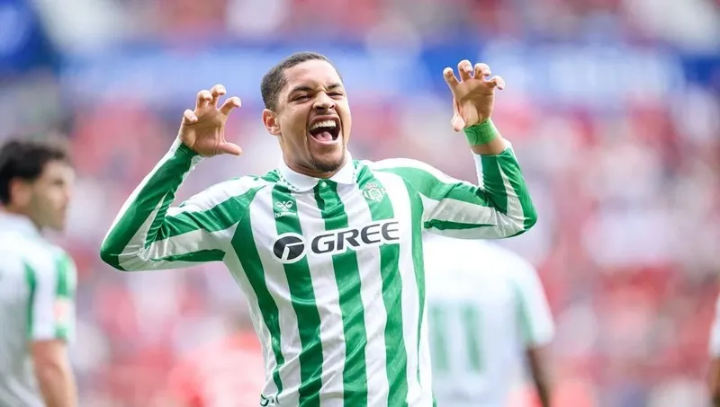 Roque hiện ghi được 5 bàn thắng trong 17 lần ra sân cho Real Betis. Barcelona1.jpg