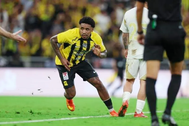 Steven Bergwijn là người hùng mang về 3 điểm nghẹt thở cho Al-Ittihad Bergwijn.jpg