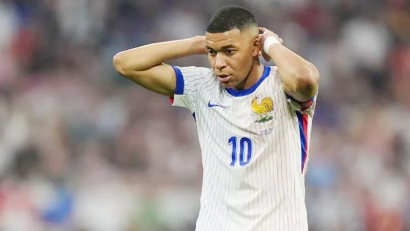 Mbappe khẳng định tình yêu dành cho đội tuyển quốc gia Pháp không bao giờ thay đổi. Kylian Mbappé1.jpg