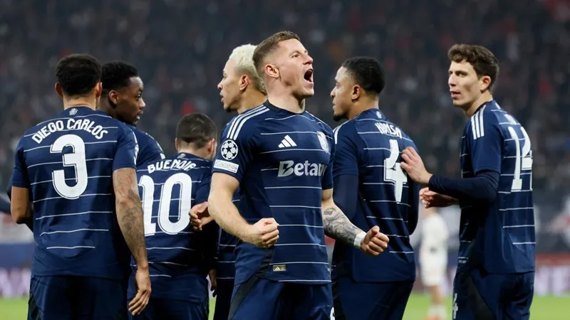 Ross Barkley ấn định chiến thắng 3-2 trước RB Leipzig giúp Aston Villa chắc suất ở vòng knock-out. Ross Barkley.jpg