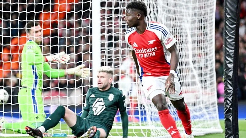 Bukayo Saka một lần nữa truyền cảm hứng giúp Arsenal thắng 3-0 trước AS Monaco.