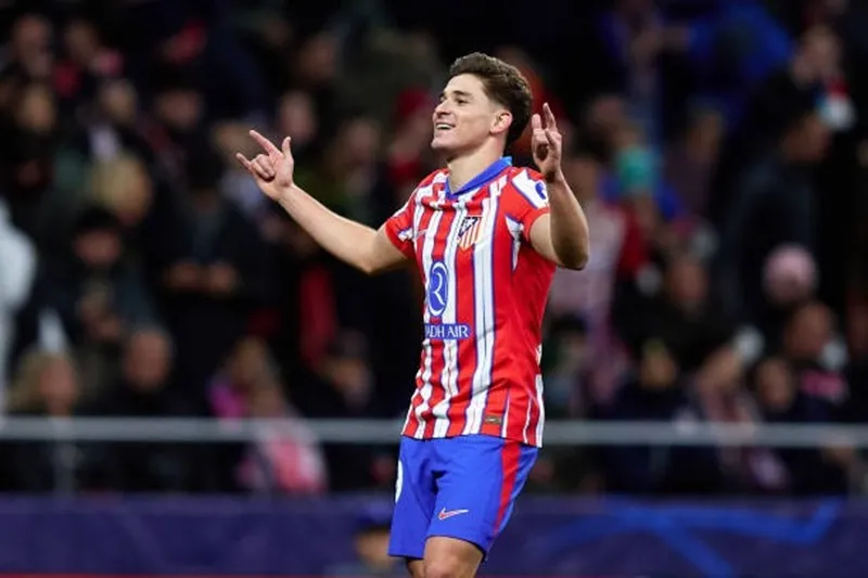 Julian Alvarez mở điểm cho đội chủ nhà Alvarez.jpg