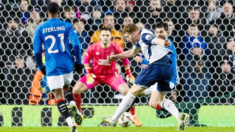 Dejan Kulusevski ghi bàn giúp Tottenham gỡ hòa 1-1 tại Rangers. Tottenham.jpg