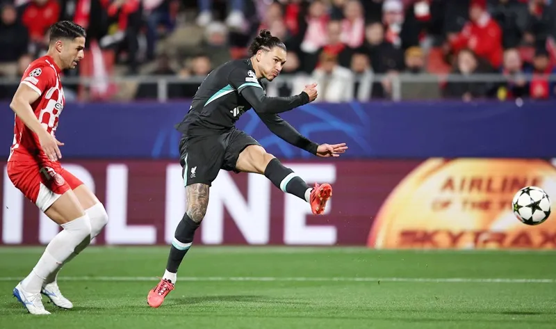 Diogo Jota sắp trở lại sau 8 tuần nghỉ thi đấu chắc chắn sẽ đe dọa đến vị trí của Nunez. Liverpool1.jpg