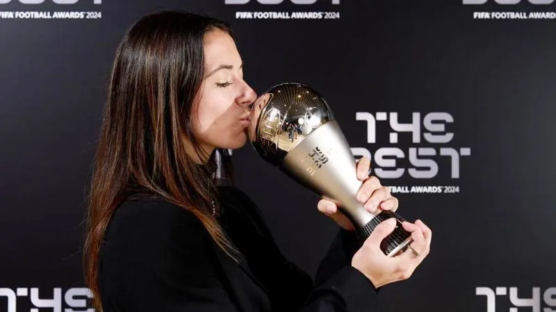 Aitana Bonmati có năm thứ 2 liên tiếp giành “cú đúp” FIFA The Best và Quả bóng vàng giành cho nữ. Aitana Bonmati1.jpg
