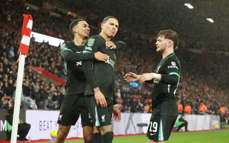 Đương kim vô địch Liverpool giành chiến thắng 2-1 trước Southampton. Liverpool.jpg