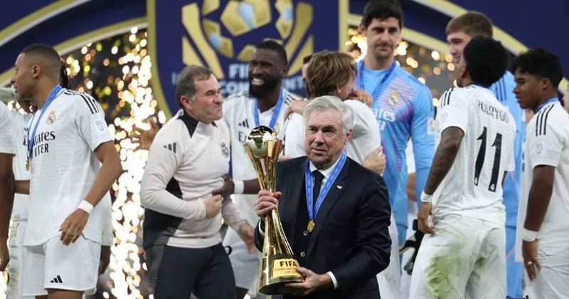 Carlo Ancelotti trở thành HLV được vinh danh nhiều nhất trong lịch sử Real Madrid với danh hiệu thứ 15. Real Madrid1.jpg