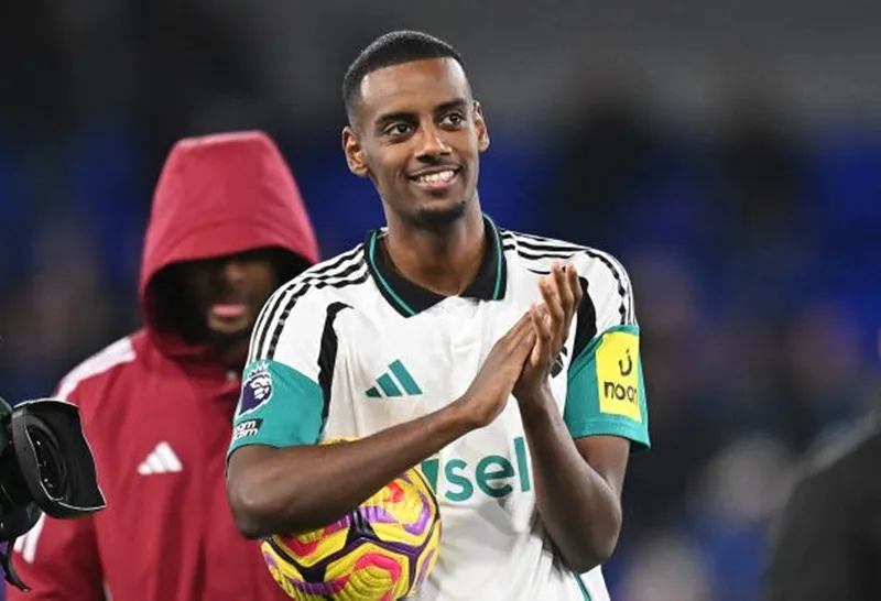 Alexander Isak lần đầu tiên lập hat-trick cho Newcastle United trong khuôn khổ Ngoại hạng Anh alexander-3383.jpg