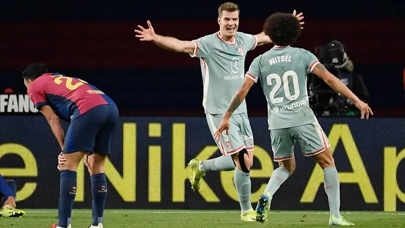 “Siêu dự bị” Alexander Sorloth ghi bàn giúp Atletico Madrid soán ngôi đầu của Barcelona. barcelona-7026.jpg