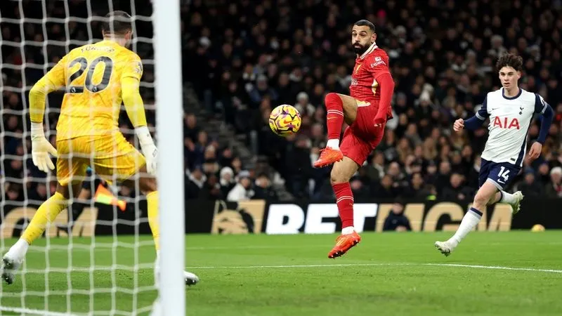 Mohamed Salah tiếp tục truyền cảm hứng giúp Liverpool bước vào Giáng sinh với lợi thế dẫn trước 4 điểm. liverpool1-8793.jpg