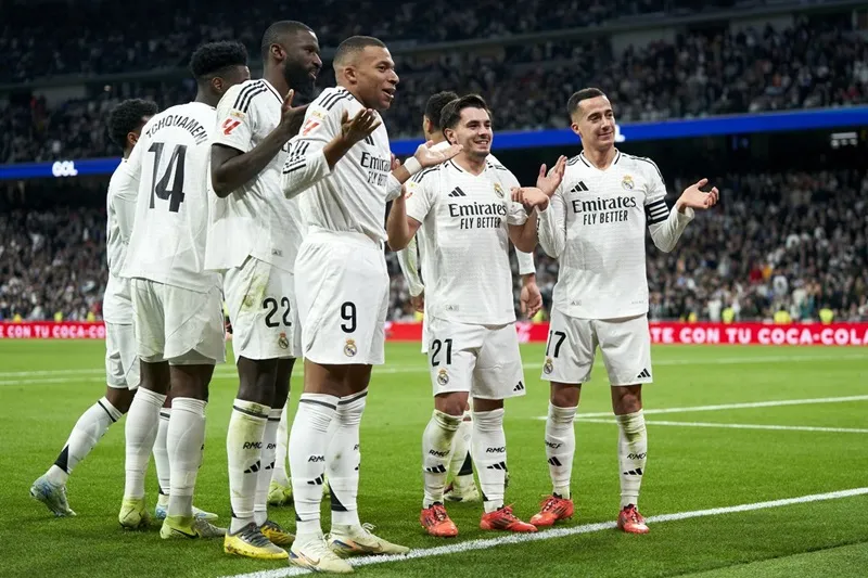 Kylian Mbappe đã nối dài chuỗi trận ghi bàn của mình bằng một cú sút tuyệt vời. valencia1-3979.jpg