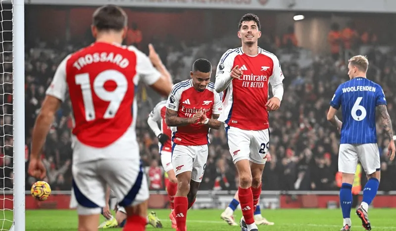Arsenal thắng 1-0 trước Ipswich Town để vươn lên vị trí thứ 2 tại Premier League.