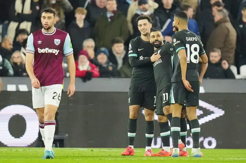 Liverpool giành chiến thắng 5-0 ngay trên sân West Ham ở trận đấu cuối cùng năm 2024. Arne Slot.jpg