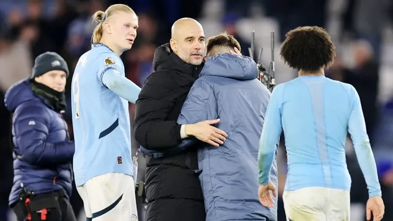 HLV Guardiola cảm ơn các cầu thủ sau trận thắng thứ 362 trong 500 trận ông dẫn dắt Man.City. Guardiola.jpg