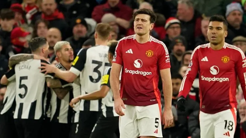Newcastle đánh bại Man.United với tỷ số 2-0 và sân Old Trafford chứng kiến thành tích tệ nhất kể từ năm 1979. Man.United1.jpg