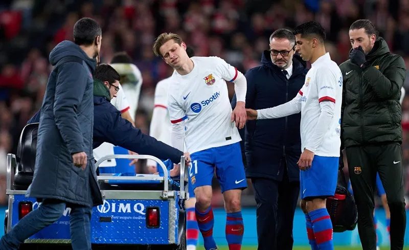 De Jong hiện đang trải qua giai đoạn khó khăn nhất sau liên tiếp các chấn thương. Barcelona1.jpg