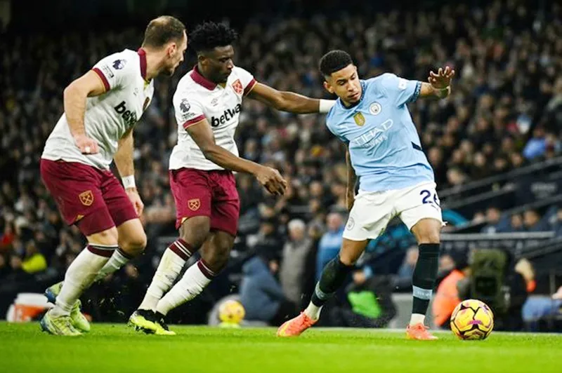 Savinho đang chơi tốt khi là nguồn cảm hứng trong 2 chiến thắng gần nhất của Man.City. Savinho.jpg