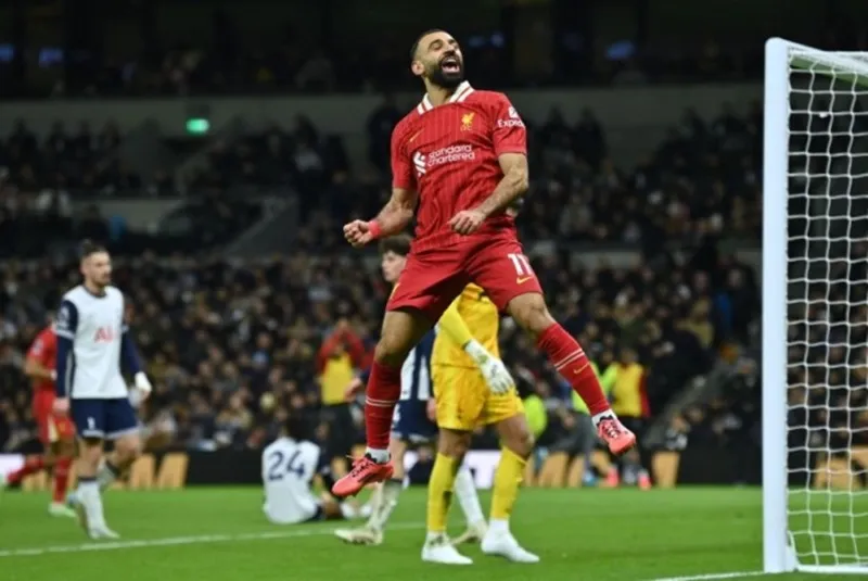 Mohamed Salah mừng bàn thắng khi Liverpool đánh bại Tottenham 6-3 ở Premier League mùa này. Tottenham1.jpg