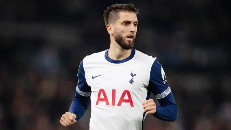 Rodrigo Bentancur chỉ trở lại tập luyện Tottenham khi được các bác sĩ bật đèn xanh.