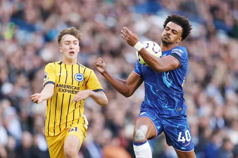 HLV Enzo Maresca cũng “ép” tân binh Renato Veiga chơi vị trí hậu vệ trái thay vì trung vệ sở trường. Chelsea1.jpg