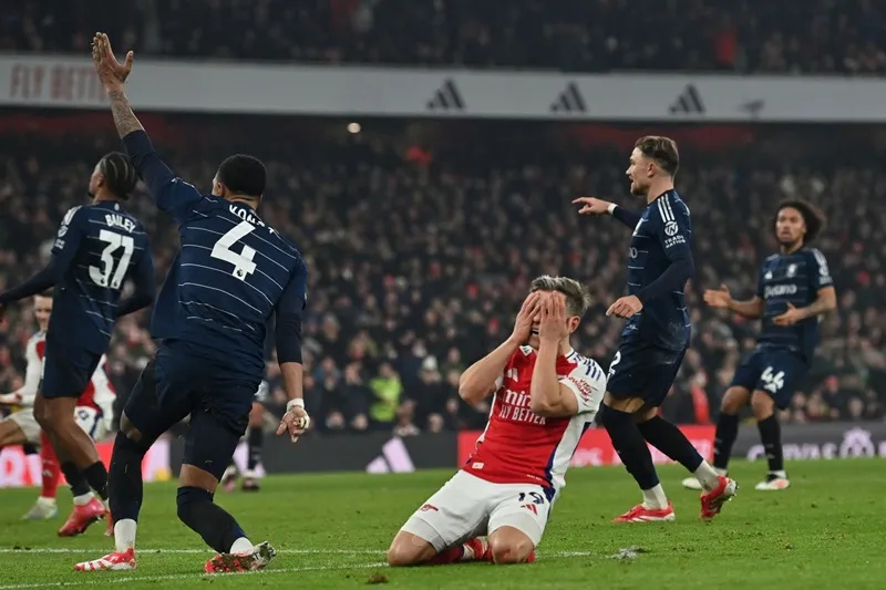 Hàng công Arsenal không có Bukayo Saka và Gabriel Jesus và cũng không có cầu thủ ghi bàn nào để trông cậy từ băng ghế dự bị. Trossard.jpg