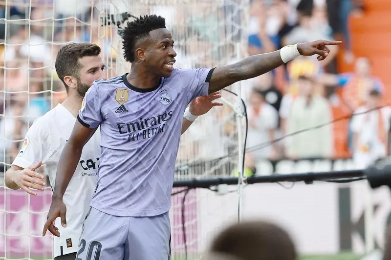 Tiền đạo Vinicius Junior của Real Madrid đã rất nhiều lần trở thành mục tiêu công kích. Vinícius.jpg