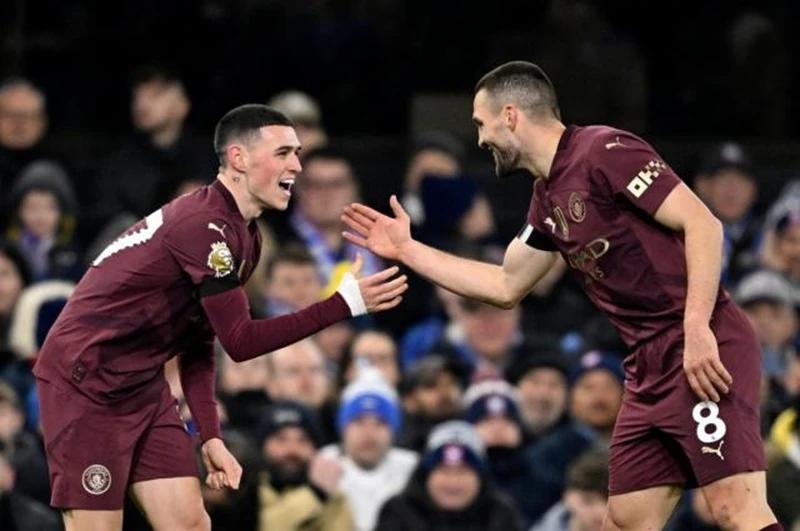 Phil Foden tiếp tục tỏa sáng với một cú đúp và kiến tạo thêm một bàn tạo nên chiến thắng hủy diệt Ipswich Town 6-0.