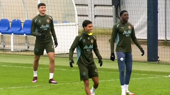 Guardiola vui mừng đón tân binh Vitor Reis và Khusanov tại Man.City - Ảnh 2.