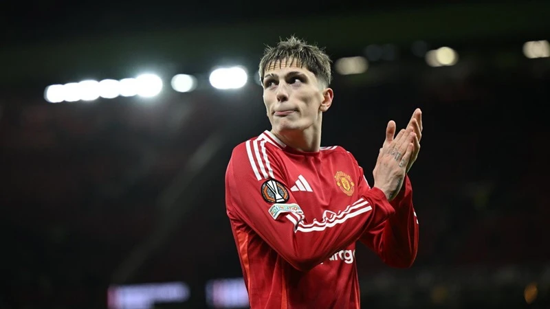 Nguy cơ trừng phạt từ PSR đe dọa Man United vì vấn đề tài chính - Ảnh 2.