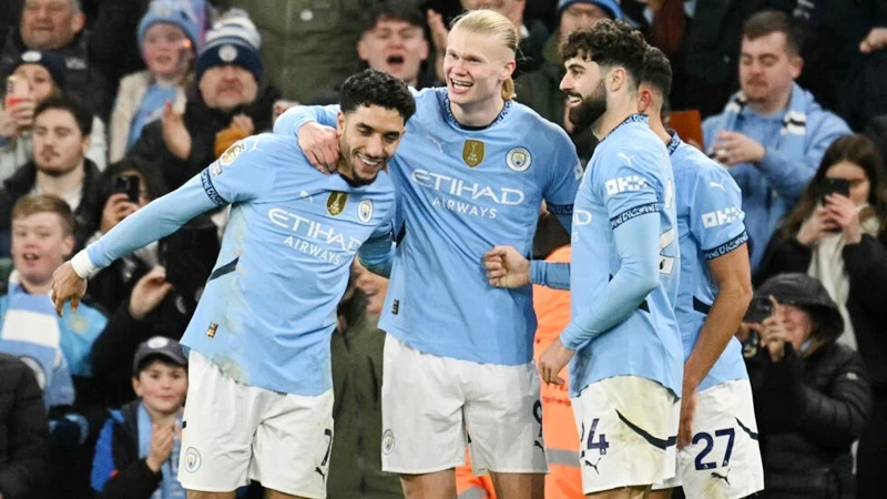 Erling Haaland ghi bàn và kiến tạo giúp Man.City ngược dòng thắng 3-1 trước Chelsea.