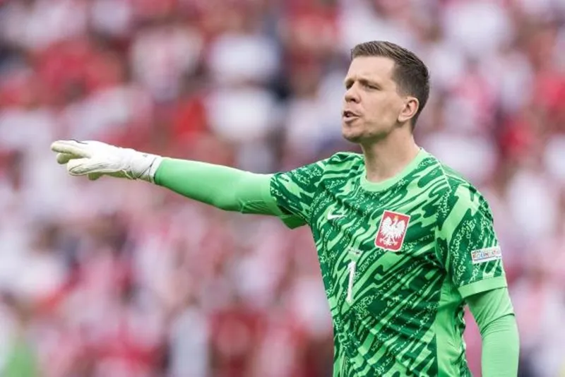 HLV Hansi Flick tiếp tục giữ Wojciech Szczesny trong khung thành cho trận thứ 3 liên tiếp.