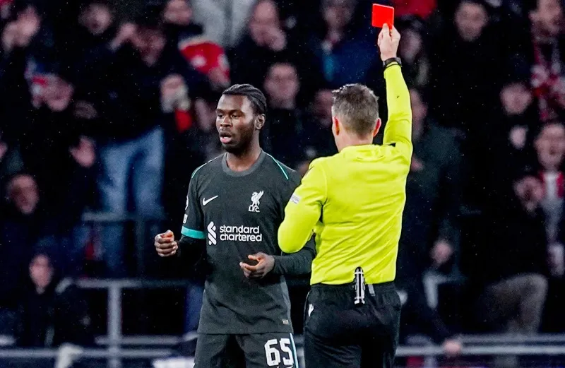 Amara Nallo nhận thẻ đỏ chỉ 4 phút trong ngày ra mắt đội một của Liverpool.