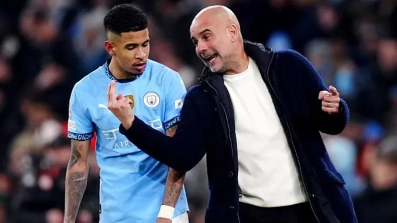 Man.City trở lại từ bờ vực bị loại khi ngược dòng thắng Club Brugge 3-1 và vào vòng play-off. Pep Guardiola.jpg