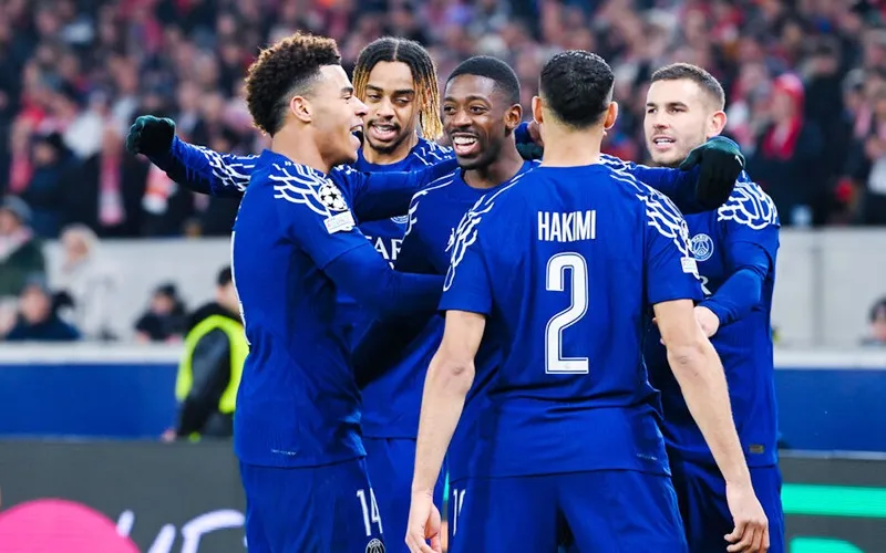 Paris Saint-Germain cũng đã giữ được vị thế bằng chiến thắng 4-1 trước Stuttgart. PSG.jpg
