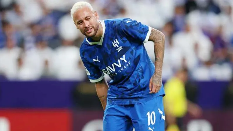 Neymar trở lại Santos sau khi chấm dứt hợp đồng với Al-Hilal của Saudi Arabia. Neymar1.jpg