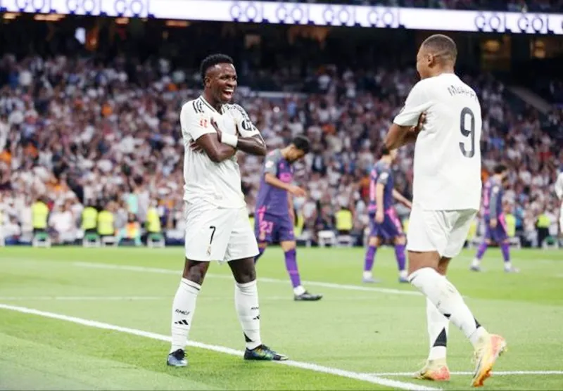 Vinicius trở lại sau án treo giò sẽ tái tạo lại mối liên kết chặt chẽ với Kylian Mbappe. Vinicius1.jpg