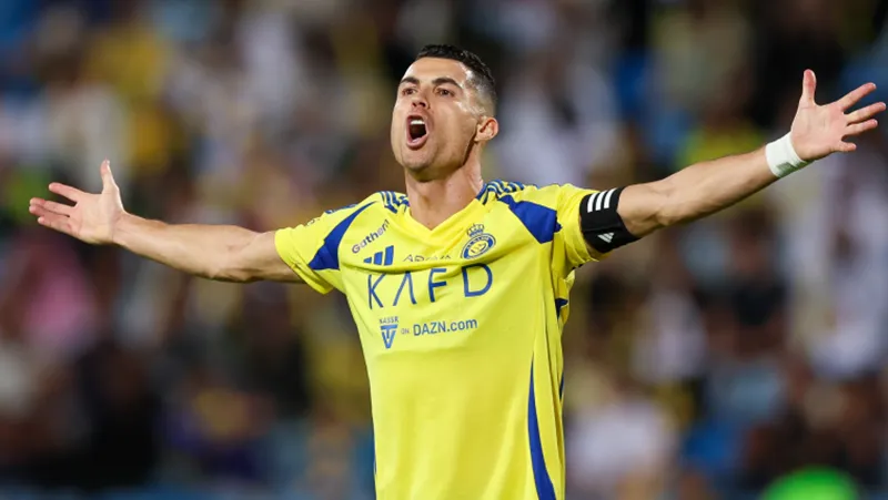Ronaldo chưa chậm lại ở tuổi 40 khi ghi 21 bàn thắng sau 24 lần ra sân trong mùa giải này. Real Madrid.png