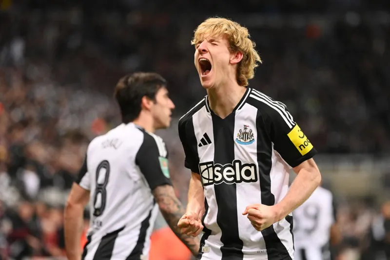 Anthony Gordon đã đảm bảo chiến thắng 2-0 của Newcastle trước Arsenal. Anthony Gordon.jpg