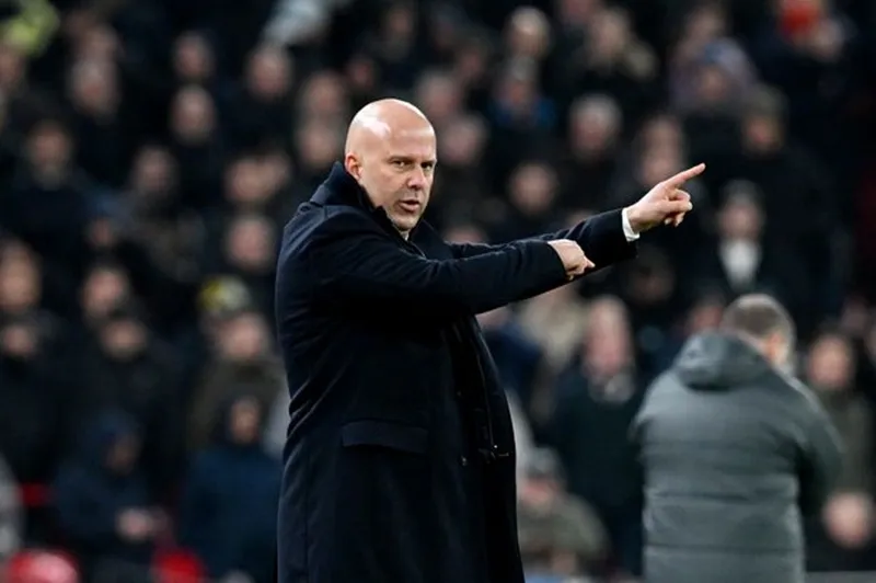 HLV Arne Slot có cơ hội giành danh hiệu đầu tiên trước Newcastle tại Wembley vào ngày 16-3. Arne Slot.jpg
