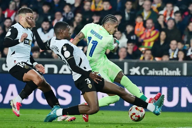 Barcelona đè bẹp lần thứ 2 trong vòng chưa đầy 2 tuần sau chiến thắng 7-1 tại La Liga. Ferran Torres1.jpg