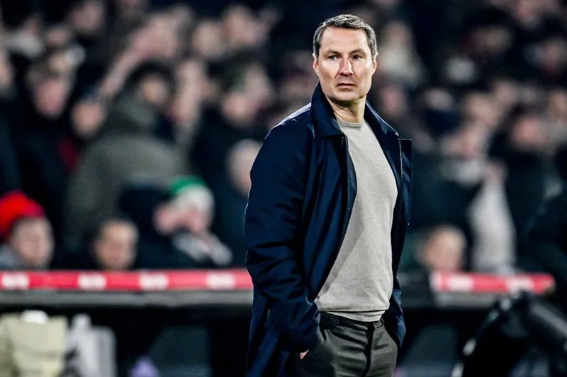 Feyenoord sa thải HLV Brian Priske chỉ 2 ngày trước trận lượt đi vòng play-off Champions League với AC Milan.