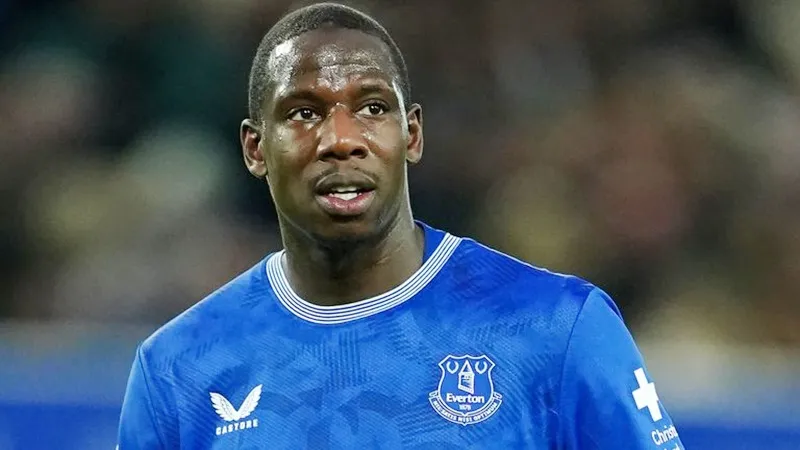 Liverpool và Everton lên án hành vi phân biệt chủng tộc nhằm vào Abdoulaye Doucoure. Abdoulaye Doucouré.jpg