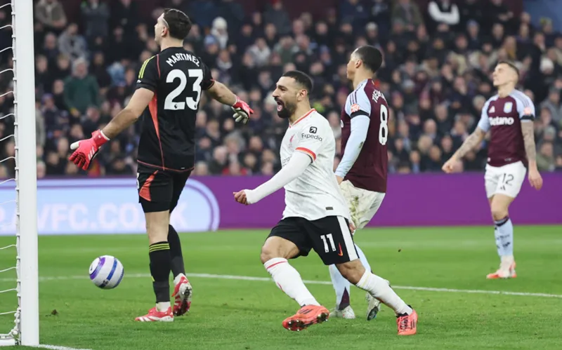 Mohamed Salah ghi một bàn và kiến tạo trong gỡ hòa 2-2 của Liverpool tại Aston Villa.