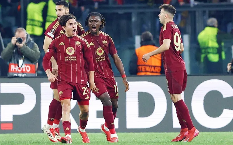 Paulo Dybala ghi cú đúp bàn thắng trong vòng 4 phút giúp AS Roma đánh bại Porto 3-2.