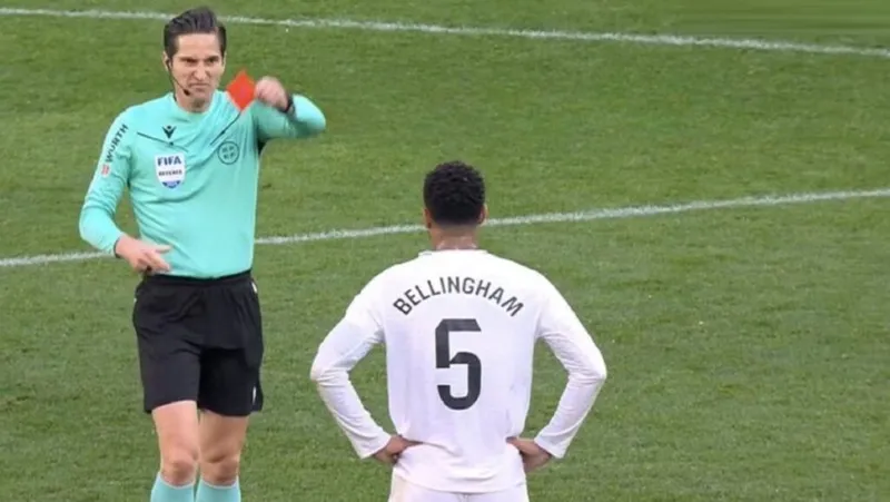 Munuera chịu nhiều chỉ trích kể từ khi rút thẻ đỏ cho Jude Bellingham của Real Madrid. Spanish.jpeg